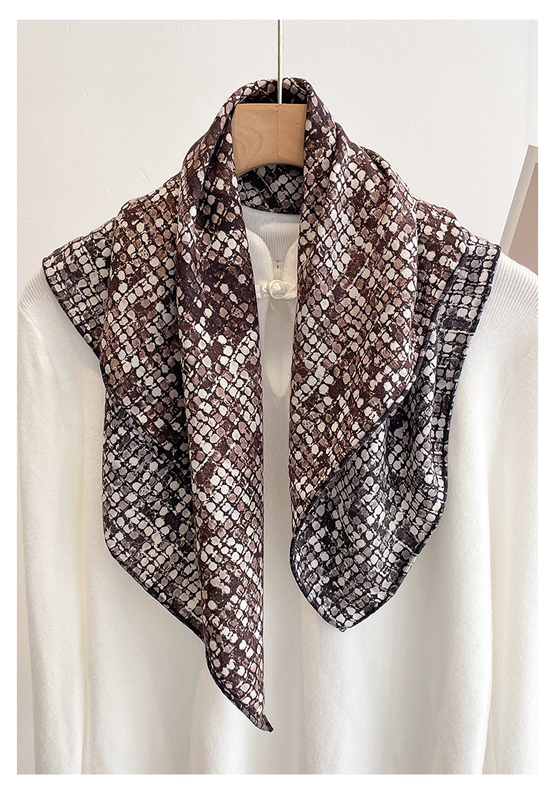 Scarf Silk Square - وشاح نسائي 70% صوف و30% حرير،