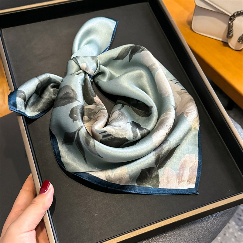 100% وشاح حريري باندانا المرأة - مراجعة Scarf Silk Square وسعره