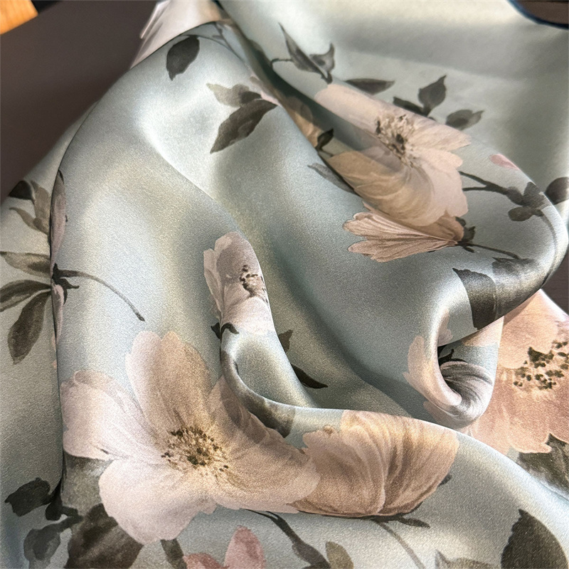 100% وشاح حريري باندانا المرأة - مراجعة Scarf Silk Square وسعره