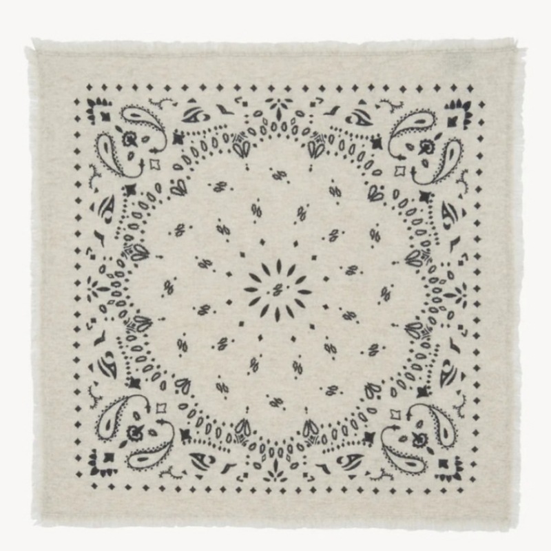 وشاح مربع منسوج بطبعة عصرية لل - مراجعة Face Scarf Mask وسعره